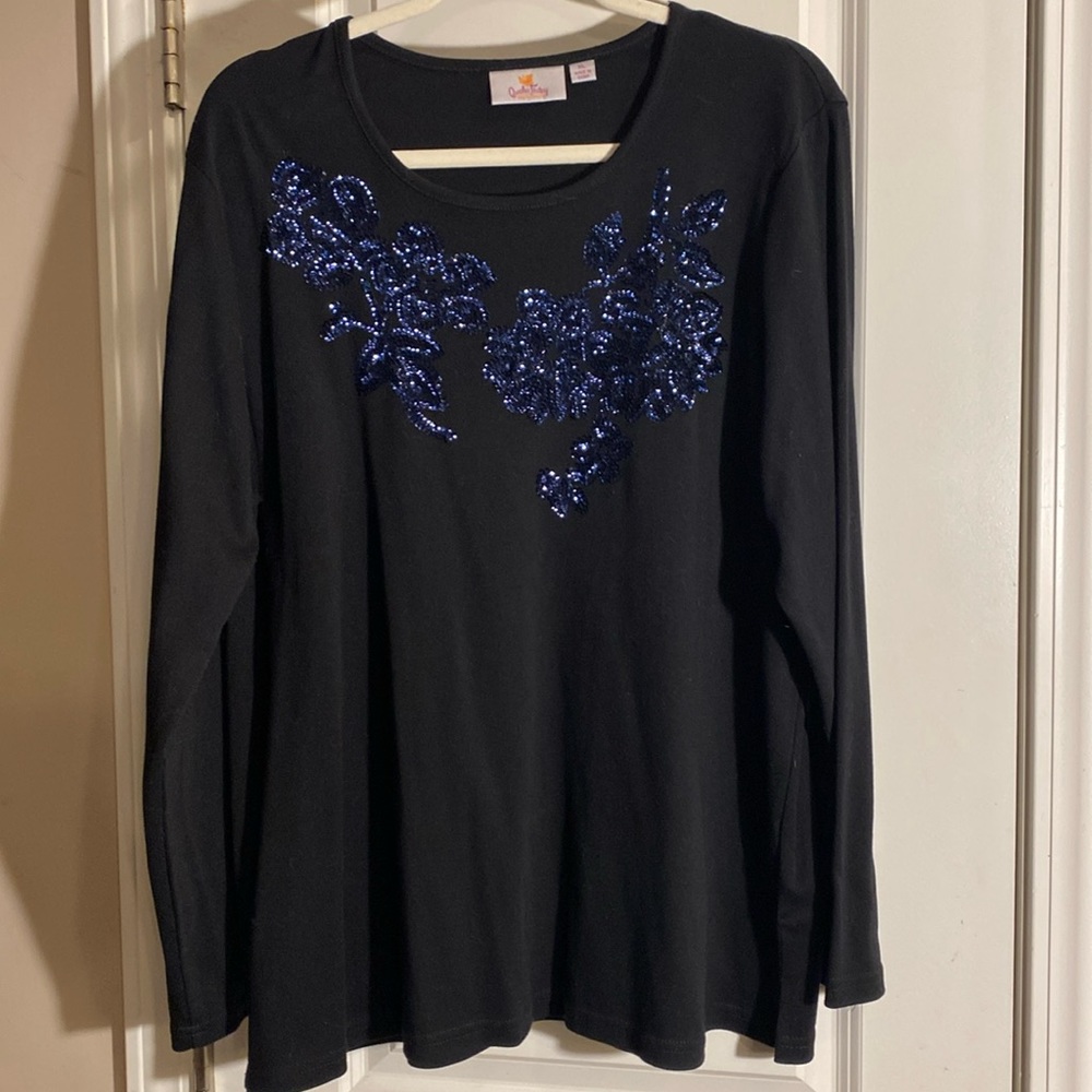 Quacker Factory black long sleeved top with dark navy embellishments. Size XL